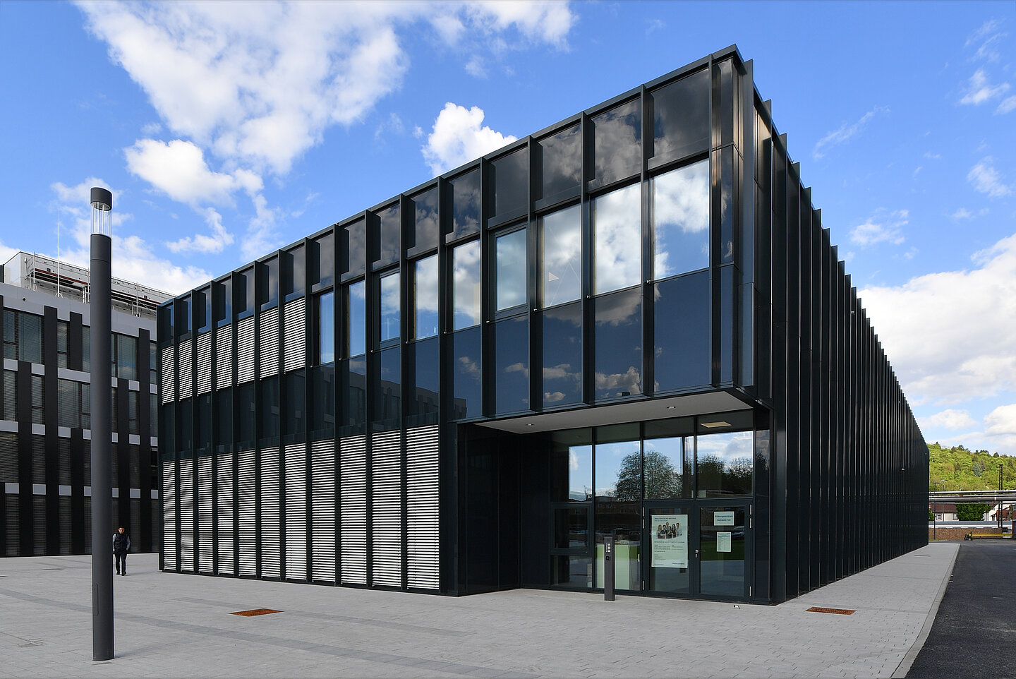 Das Foto zeigt das Bildungszentrum in Weinheim